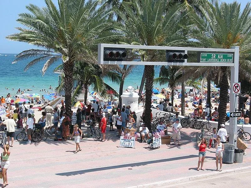 Beach and ocean view in Fort Lauderdale Florida